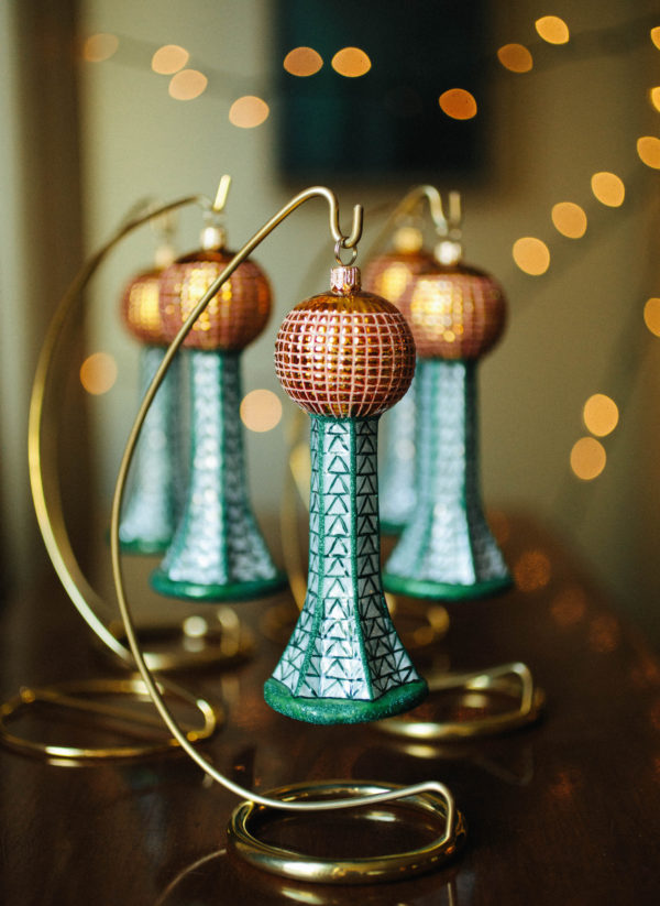 Add on an ornament stand to display your Sunsphere ornament all year round